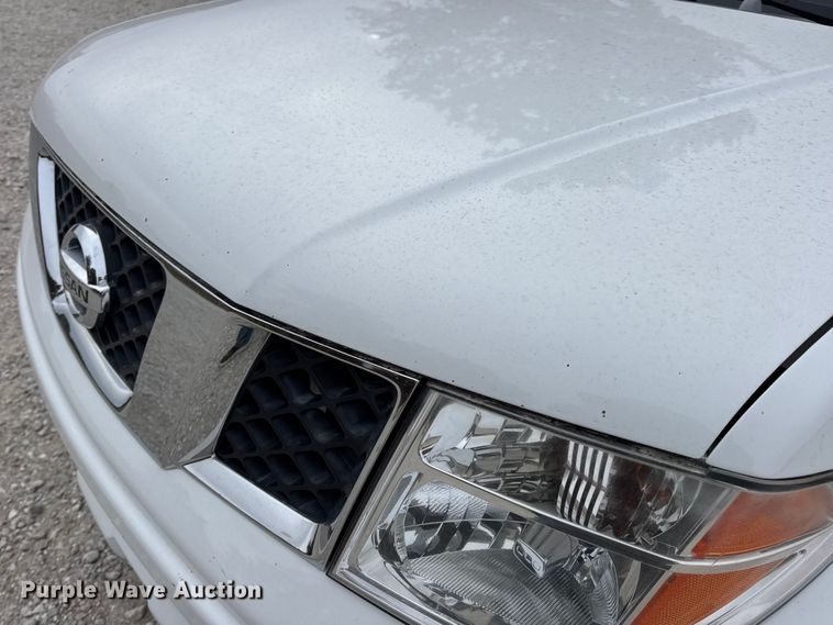 image for item EN0718 2006 Nissan Frontier LE Crew Cab pickup truck