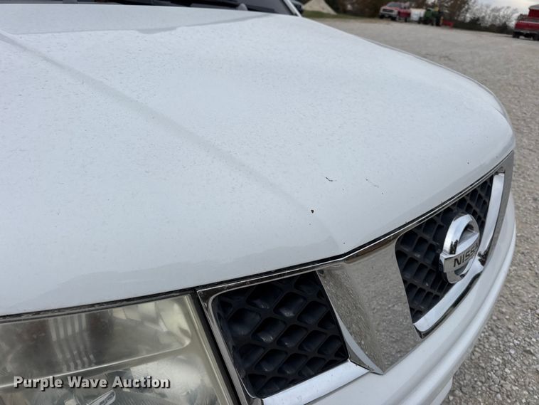 image for item EN0718 2006 Nissan Frontier LE Crew Cab pickup truck