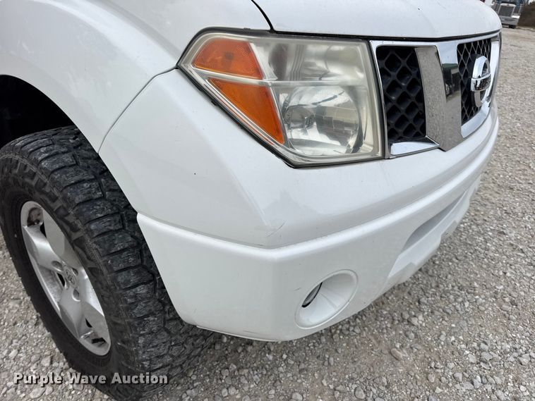 image for item EN0718 2006 Nissan Frontier LE Crew Cab pickup truck