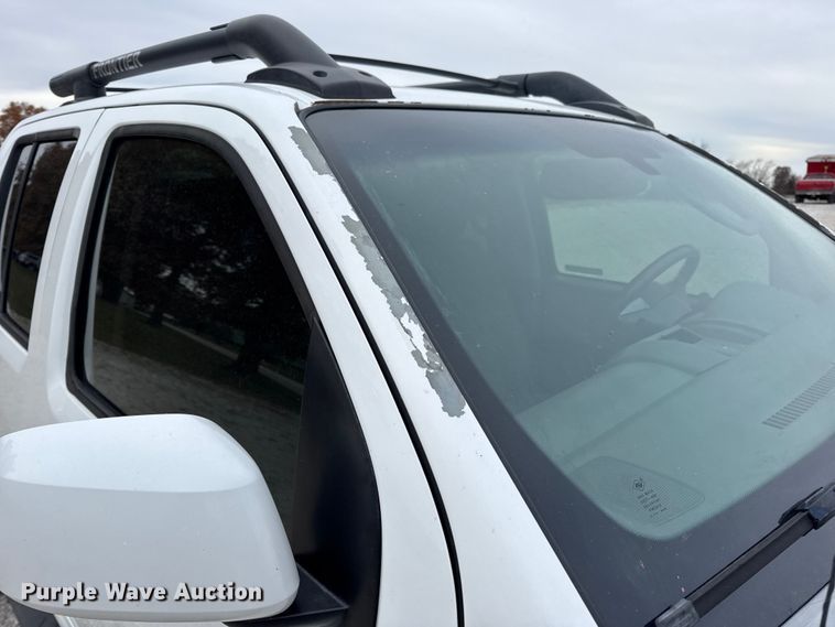 image for item EN0718 2006 Nissan Frontier LE Crew Cab pickup truck