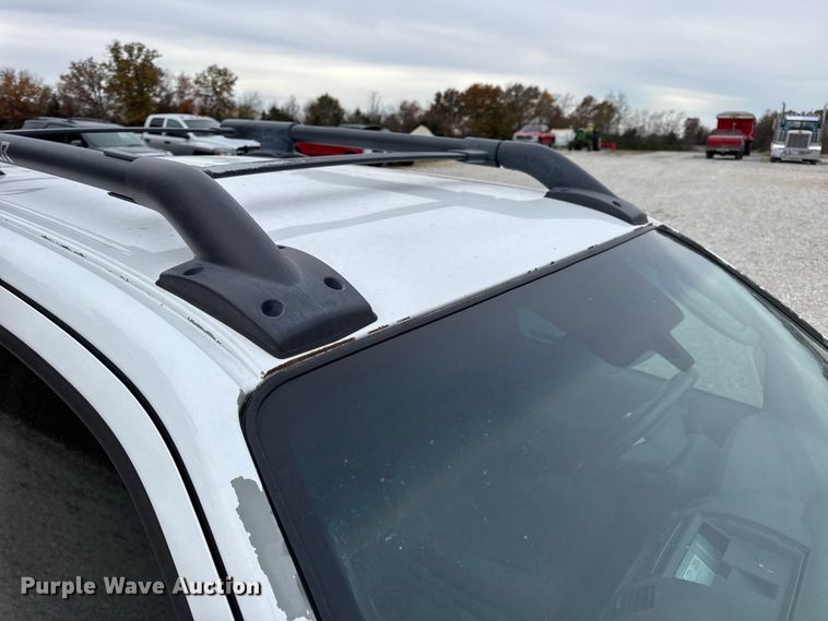 image for item EN0718 2006 Nissan Frontier LE Crew Cab pickup truck