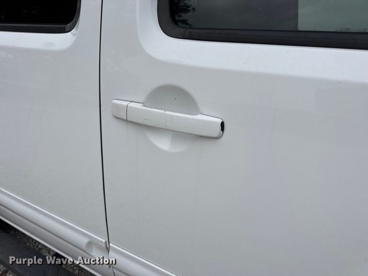 image for item EN0718 2006 Nissan Frontier LE Crew Cab pickup truck