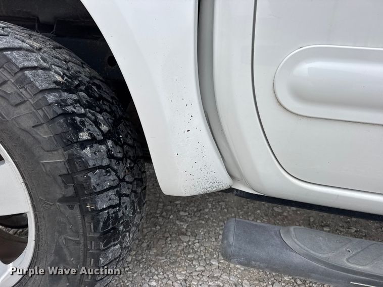 image for item EN0718 2006 Nissan Frontier LE Crew Cab pickup truck