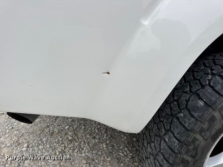 image for item EN0718 2006 Nissan Frontier LE Crew Cab pickup truck