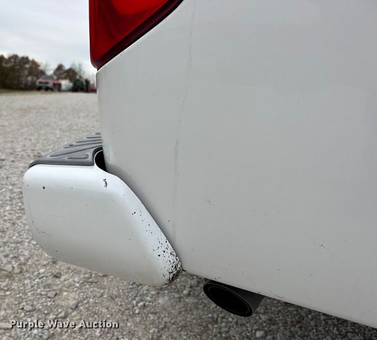 image for item EN0718 2006 Nissan Frontier LE Crew Cab pickup truck