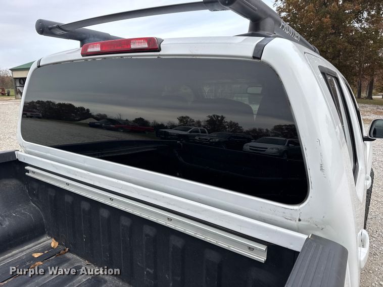 image for item EN0718 2006 Nissan Frontier LE Crew Cab pickup truck