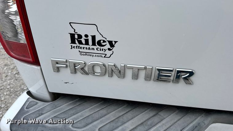 image for item EN0718 2006 Nissan Frontier LE Crew Cab pickup truck