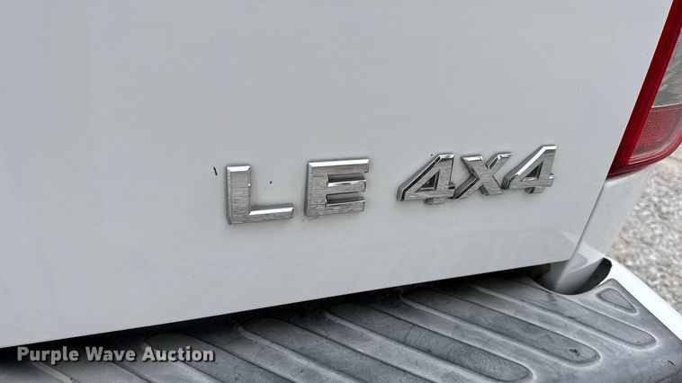 image for item EN0718 2006 Nissan Frontier LE Crew Cab pickup truck