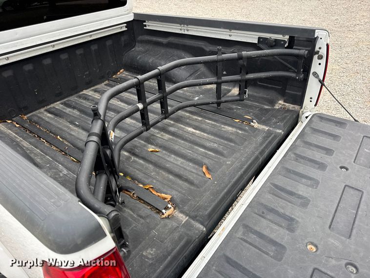 image for item EN0718 2006 Nissan Frontier LE Crew Cab pickup truck