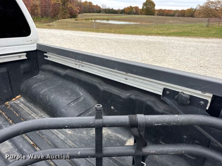 image for item EN0718 2006 Nissan Frontier LE Crew Cab pickup truck