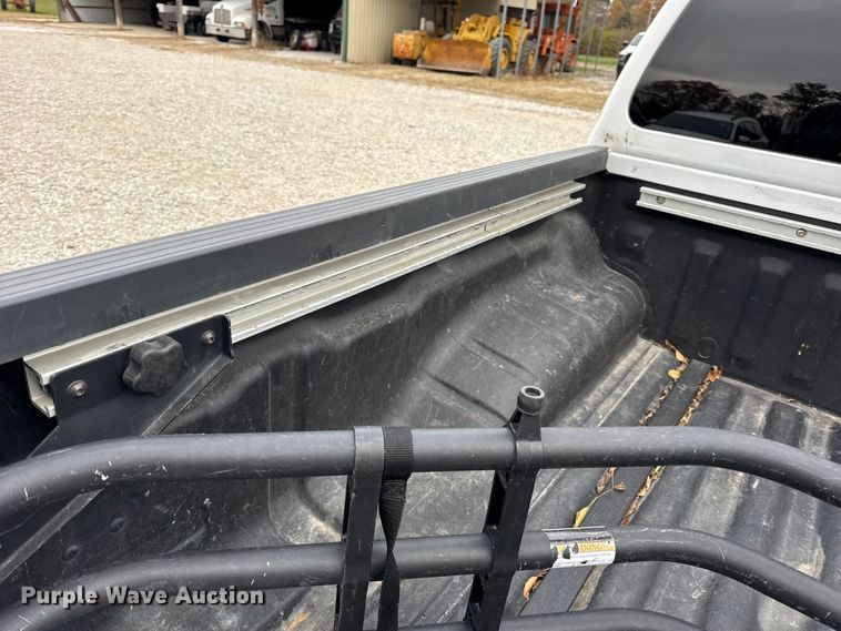 image for item EN0718 2006 Nissan Frontier LE Crew Cab pickup truck