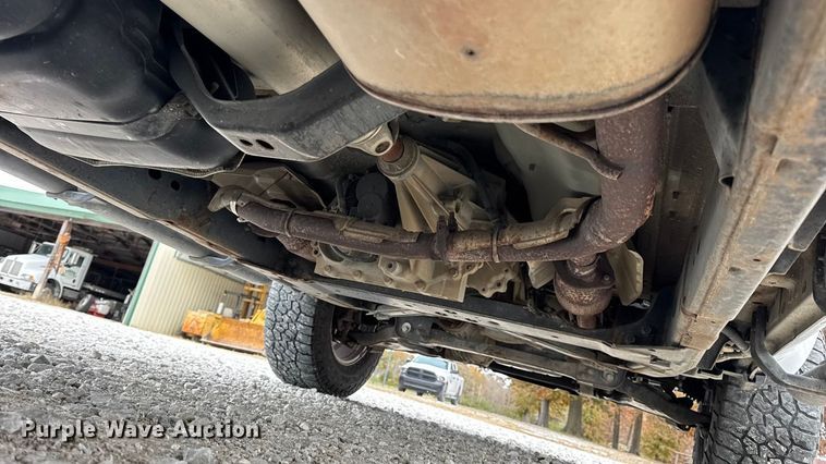 image for item EN0718 2006 Nissan Frontier LE Crew Cab pickup truck