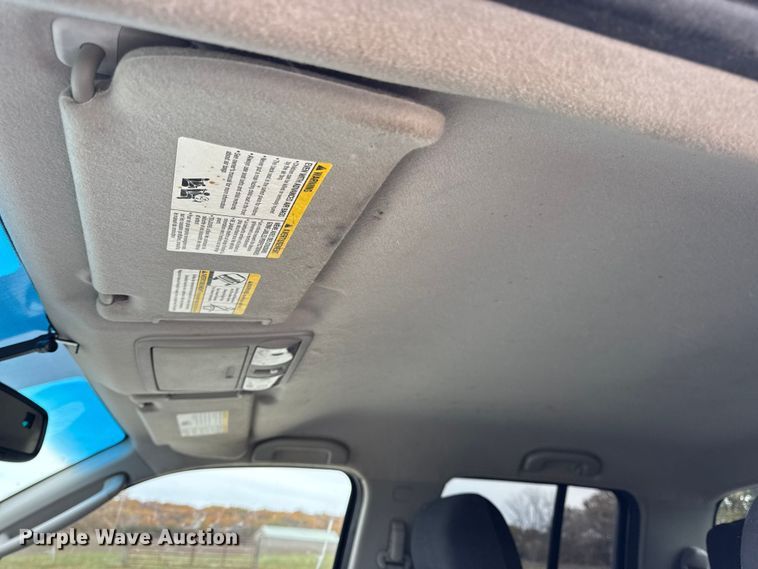 image for item EN0718 2006 Nissan Frontier LE Crew Cab pickup truck