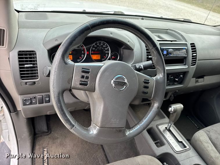 image for item EN0718 2006 Nissan Frontier LE Crew Cab pickup truck