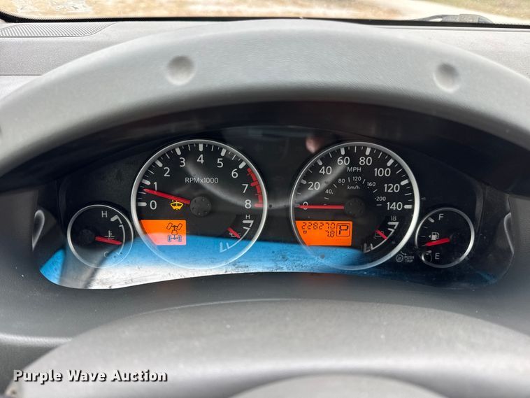 image for item EN0718 2006 Nissan Frontier LE Crew Cab pickup truck