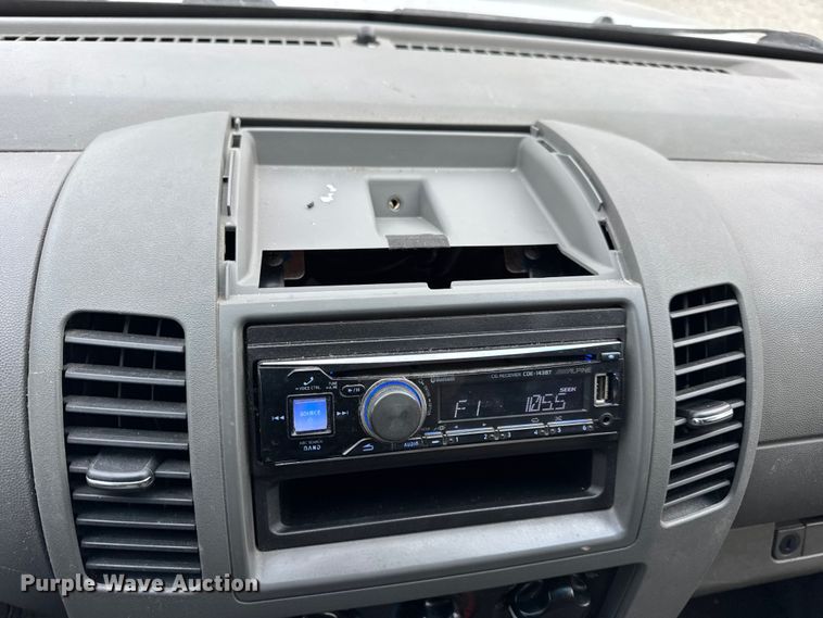 image for item EN0718 2006 Nissan Frontier LE Crew Cab pickup truck