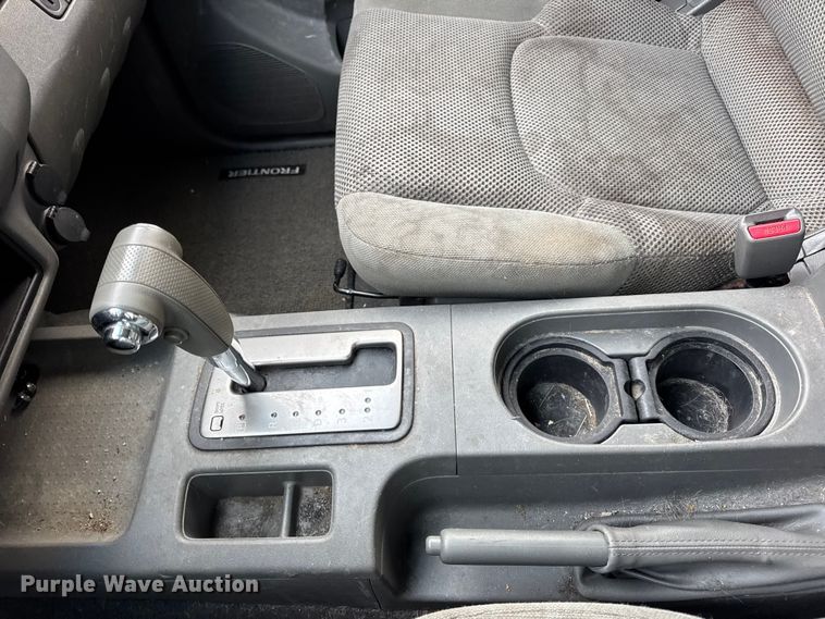 image for item EN0718 2006 Nissan Frontier LE Crew Cab pickup truck