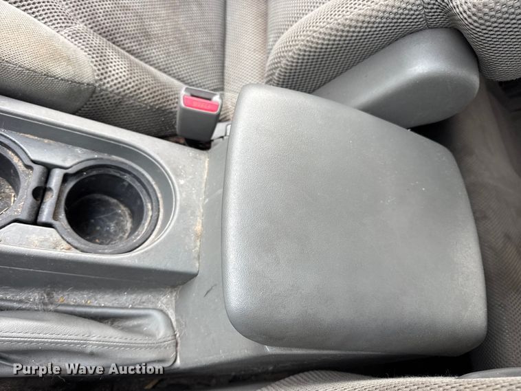 image for item EN0718 2006 Nissan Frontier LE Crew Cab pickup truck