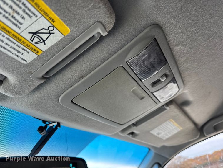 image for item EN0718 2006 Nissan Frontier LE Crew Cab pickup truck