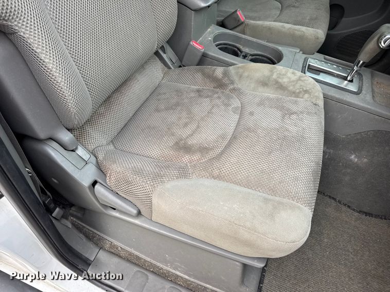 image for item EN0718 2006 Nissan Frontier LE Crew Cab pickup truck