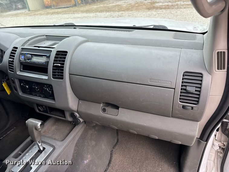 image for item EN0718 2006 Nissan Frontier LE Crew Cab pickup truck