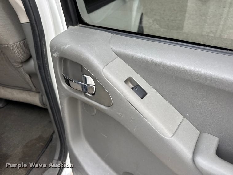 image for item EN0718 2006 Nissan Frontier LE Crew Cab pickup truck