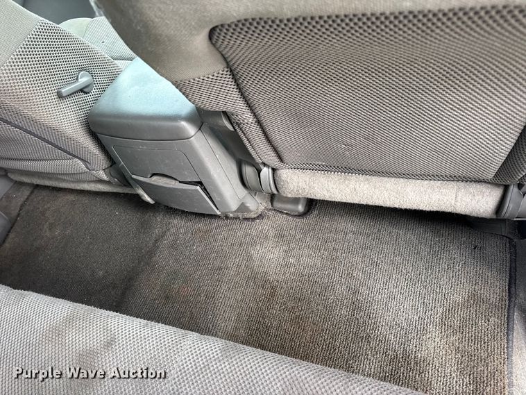 image for item EN0718 2006 Nissan Frontier LE Crew Cab pickup truck