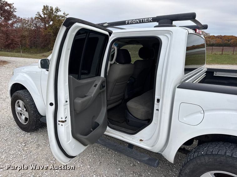 image for item EN0718 2006 Nissan Frontier LE Crew Cab pickup truck