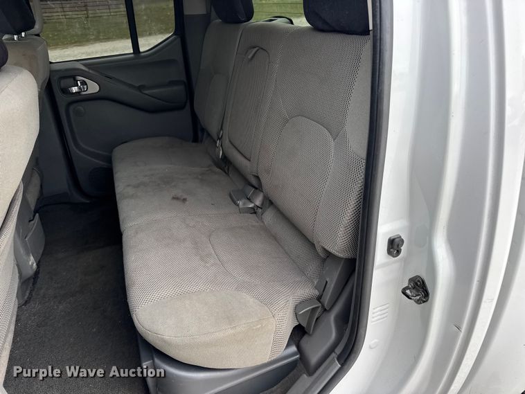 image for item EN0718 2006 Nissan Frontier LE Crew Cab pickup truck