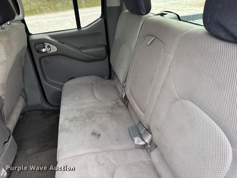 image for item EN0718 2006 Nissan Frontier LE Crew Cab pickup truck