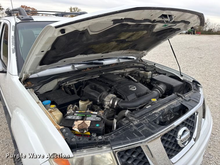 image for item EN0718 2006 Nissan Frontier LE Crew Cab pickup truck