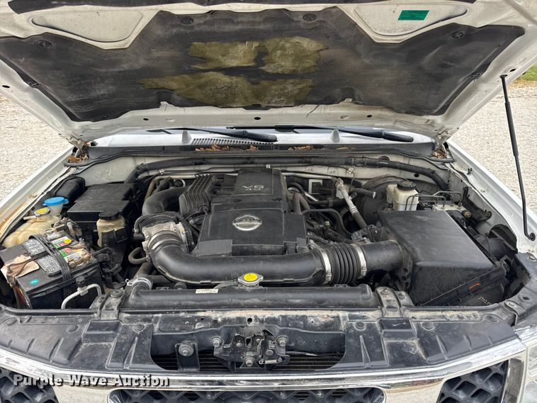 image for item EN0718 2006 Nissan Frontier LE Crew Cab pickup truck