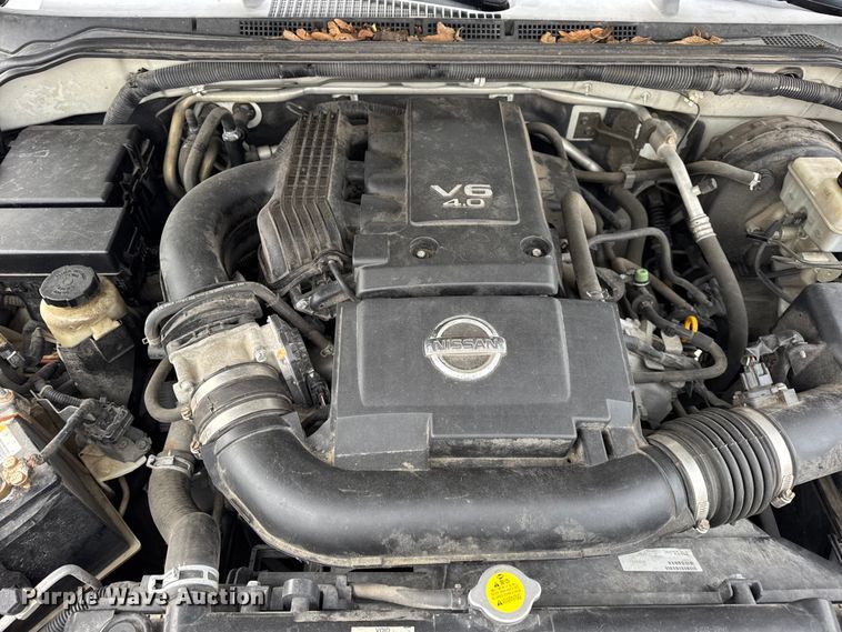 image for item EN0718 2006 Nissan Frontier LE Crew Cab pickup truck