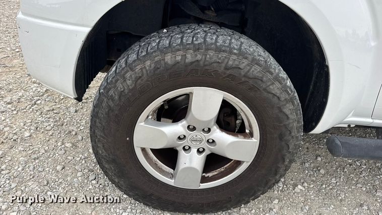 image for item EN0718 2006 Nissan Frontier LE Crew Cab pickup truck