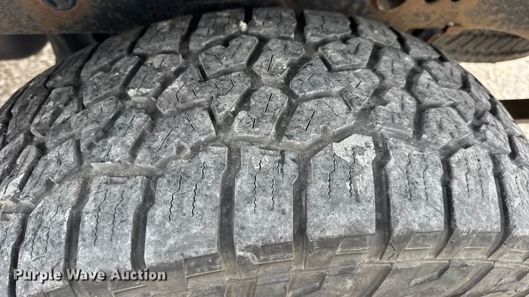 image for item EN0718 2006 Nissan Frontier LE Crew Cab pickup truck