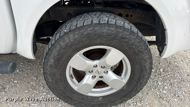 image for item EN0718 2006 Nissan Frontier LE Crew Cab pickup truck