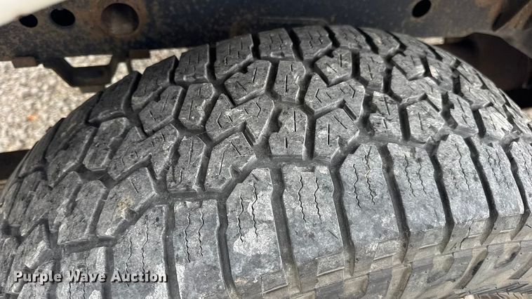 image for item EN0718 2006 Nissan Frontier LE Crew Cab pickup truck