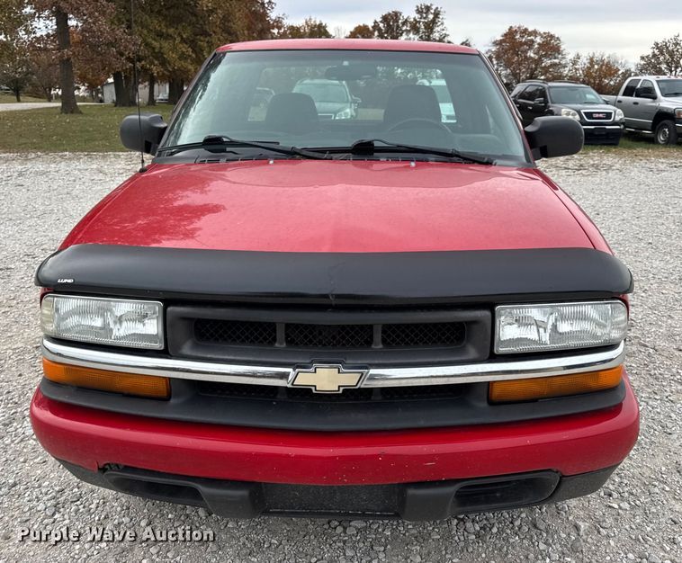 image for item EN0719 2003 Chevrolet S10 LS Ext. Cab pickup truck