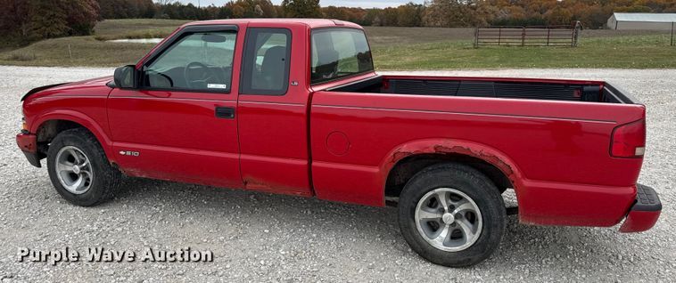 image for item EN0719 2003 Chevrolet S10 LS Ext. Cab pickup truck