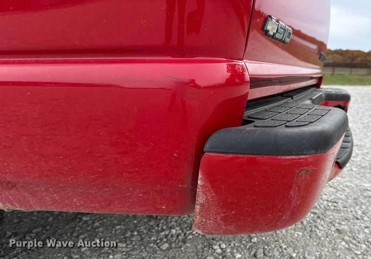 image for item EN0719 2003 Chevrolet S10 LS Ext. Cab pickup truck