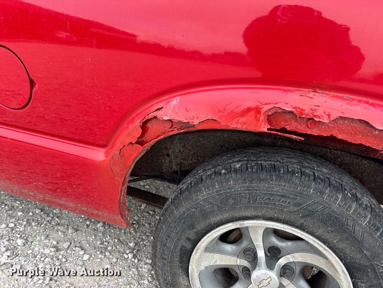 image for item EN0719 2003 Chevrolet S10 LS Ext. Cab pickup truck