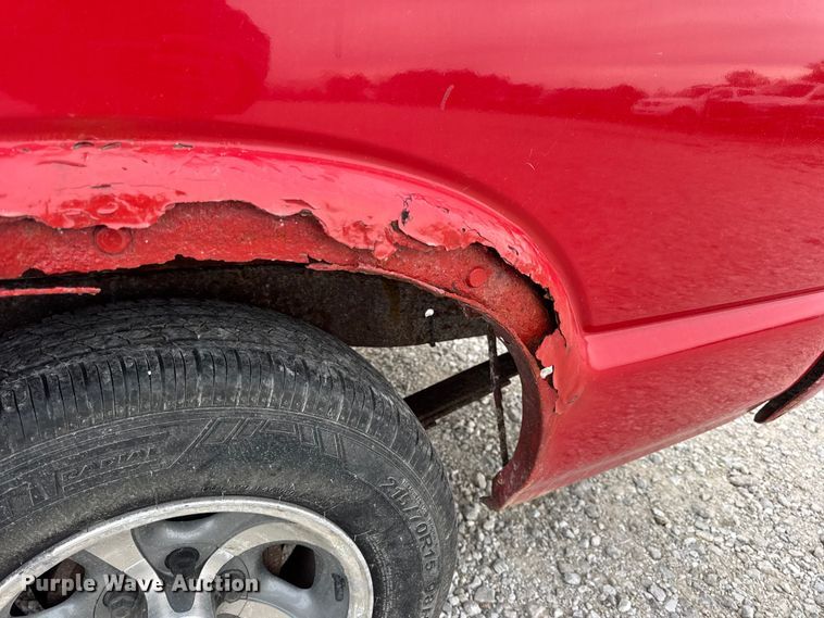 image for item EN0719 2003 Chevrolet S10 LS Ext. Cab pickup truck