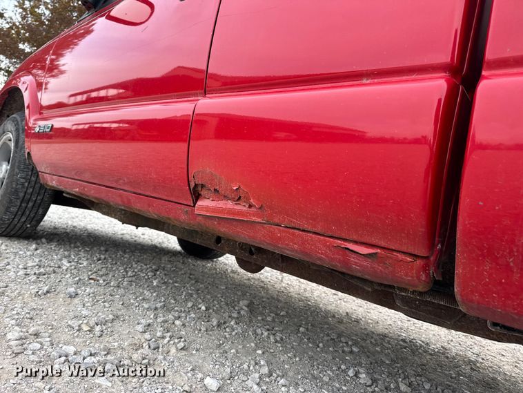 image for item EN0719 2003 Chevrolet S10 LS Ext. Cab pickup truck