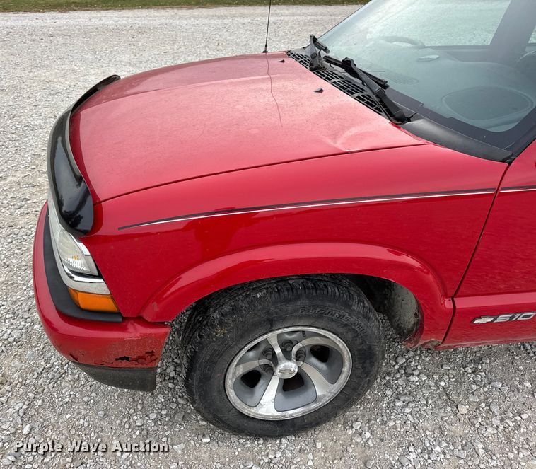 image for item EN0719 2003 Chevrolet S10 LS Ext. Cab pickup truck