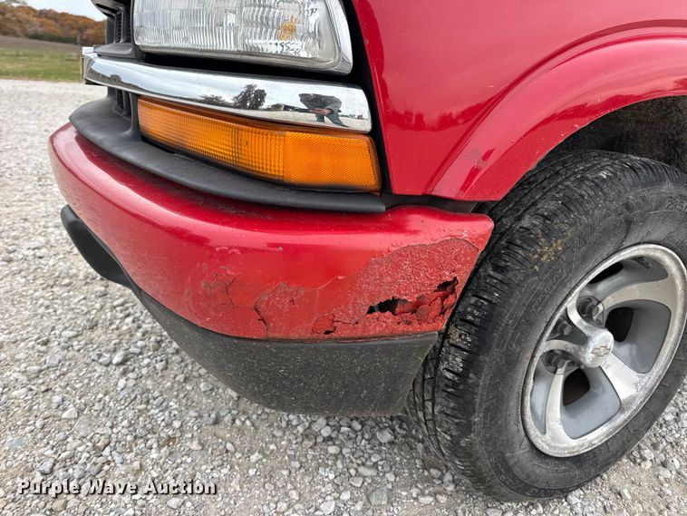 image for item EN0719 2003 Chevrolet S10 LS Ext. Cab pickup truck