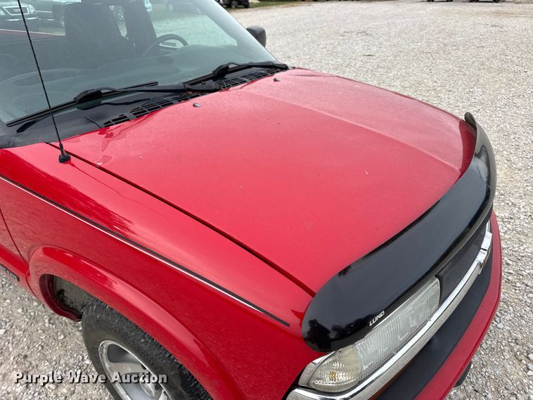 image for item EN0719 2003 Chevrolet S10 LS Ext. Cab pickup truck