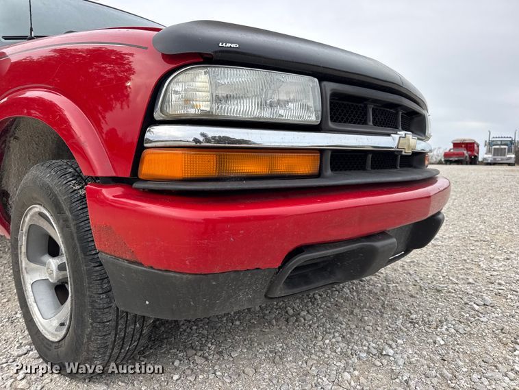 image for item EN0719 2003 Chevrolet S10 LS Ext. Cab pickup truck