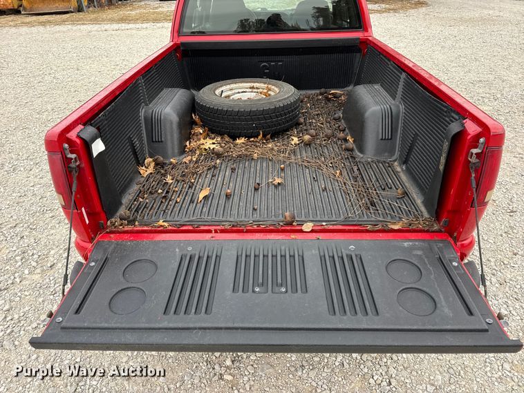 image for item EN0719 2003 Chevrolet S10 LS Ext. Cab pickup truck