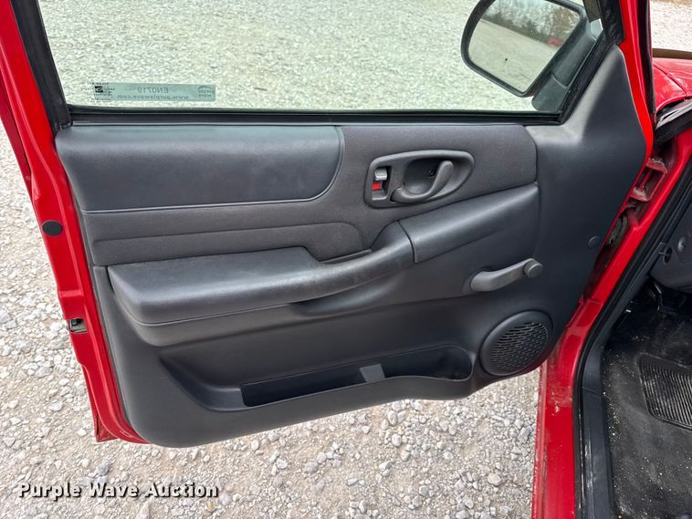 image for item EN0719 2003 Chevrolet S10 LS Ext. Cab pickup truck