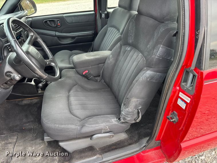 image for item EN0719 2003 Chevrolet S10 LS Ext. Cab pickup truck